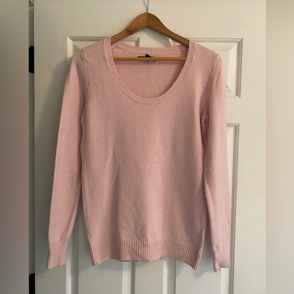 Old Navy Scoop Neck Pink Sweater Size M - Picture 1 of 5